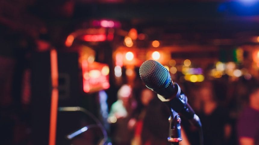 6 sites e apps para você cantar karaokê online